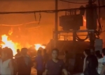 Nhiều nhà xưởng ở làng giấy Phong Khê bốc cháy